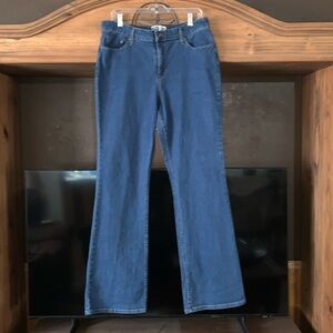 Misses Signature Levi Strauss 
Size 14 Long 98% cotton 2% Elastane